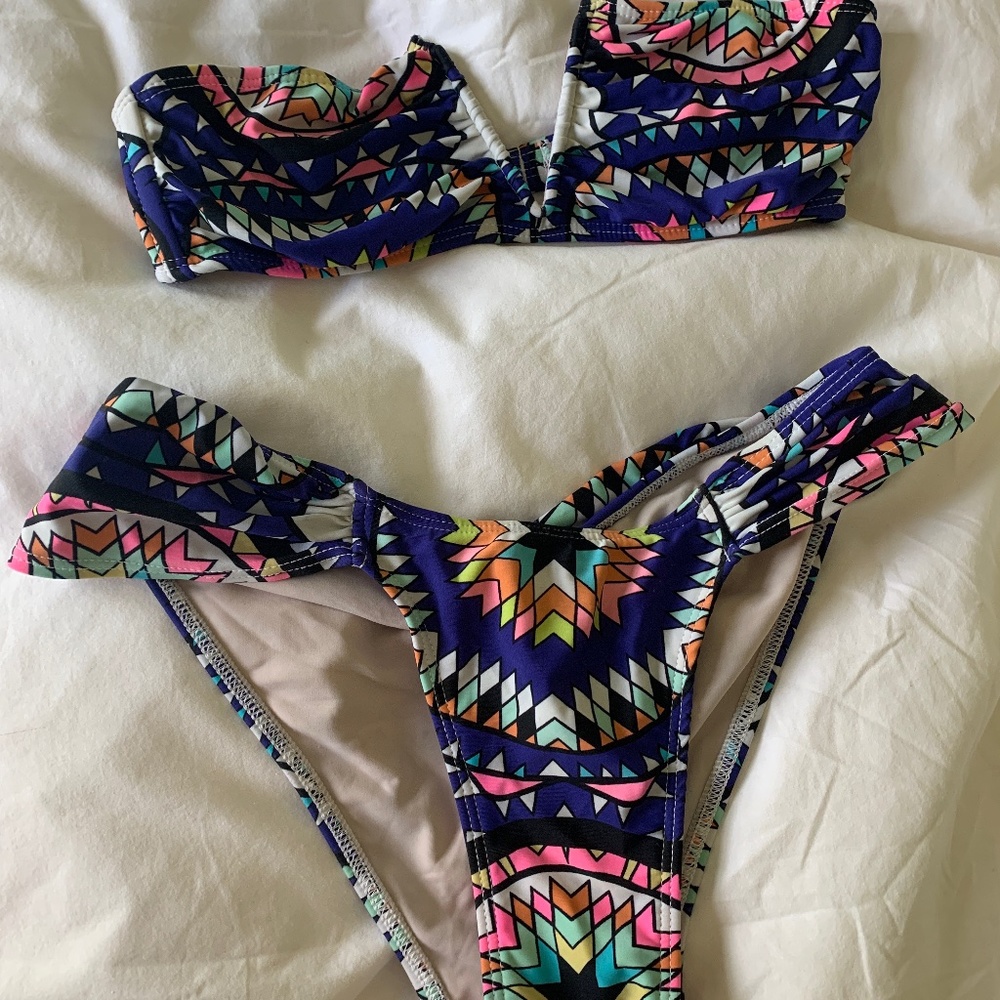 Bikini - Picture 5 of 6